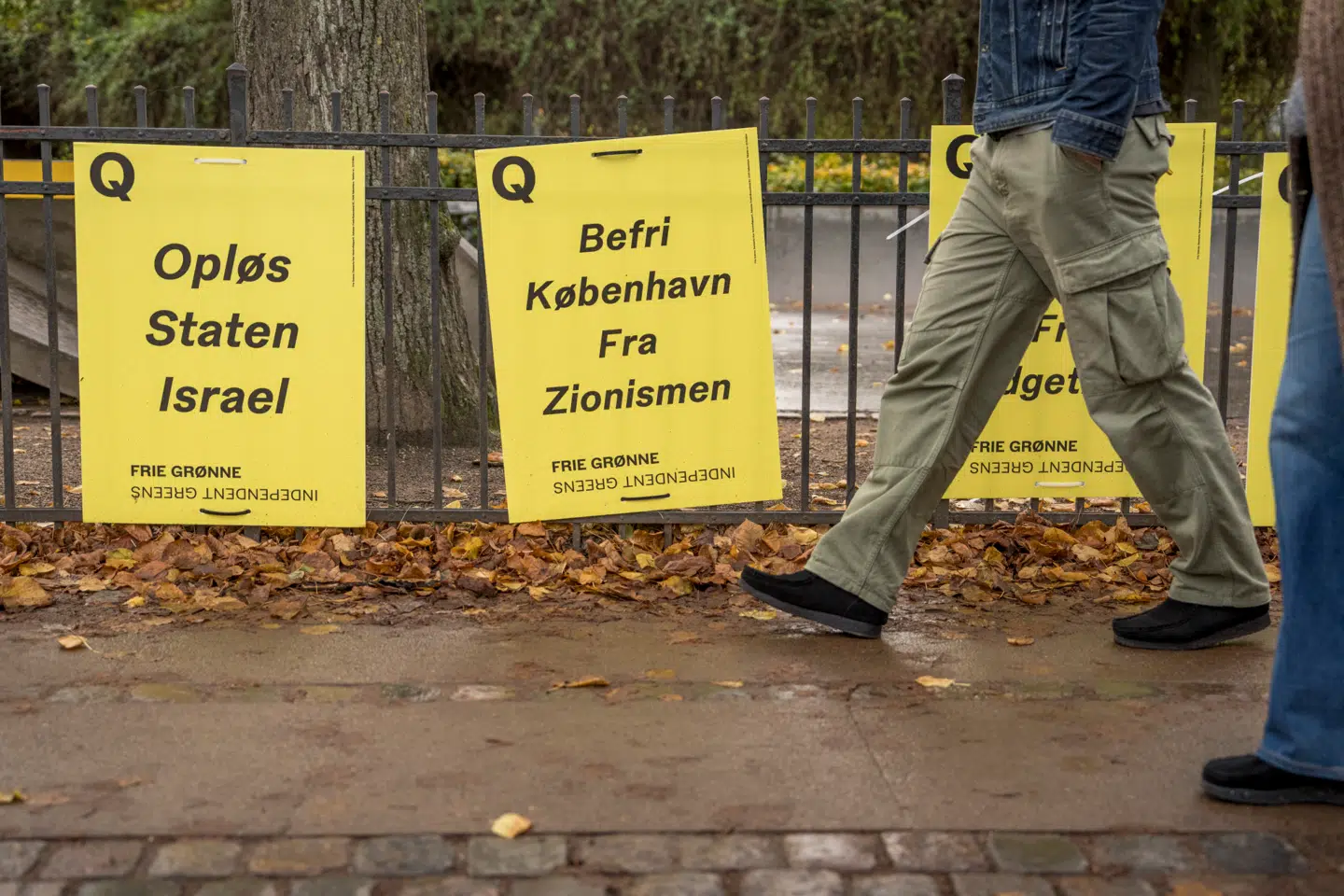 Københavns Kommune nedtog uden varsel 290 af Frie Grønnes valgplakater under kommunalvalgkampen i efteråret. For det udskriver kommunen en regning pr. plakat på 93 kroner.