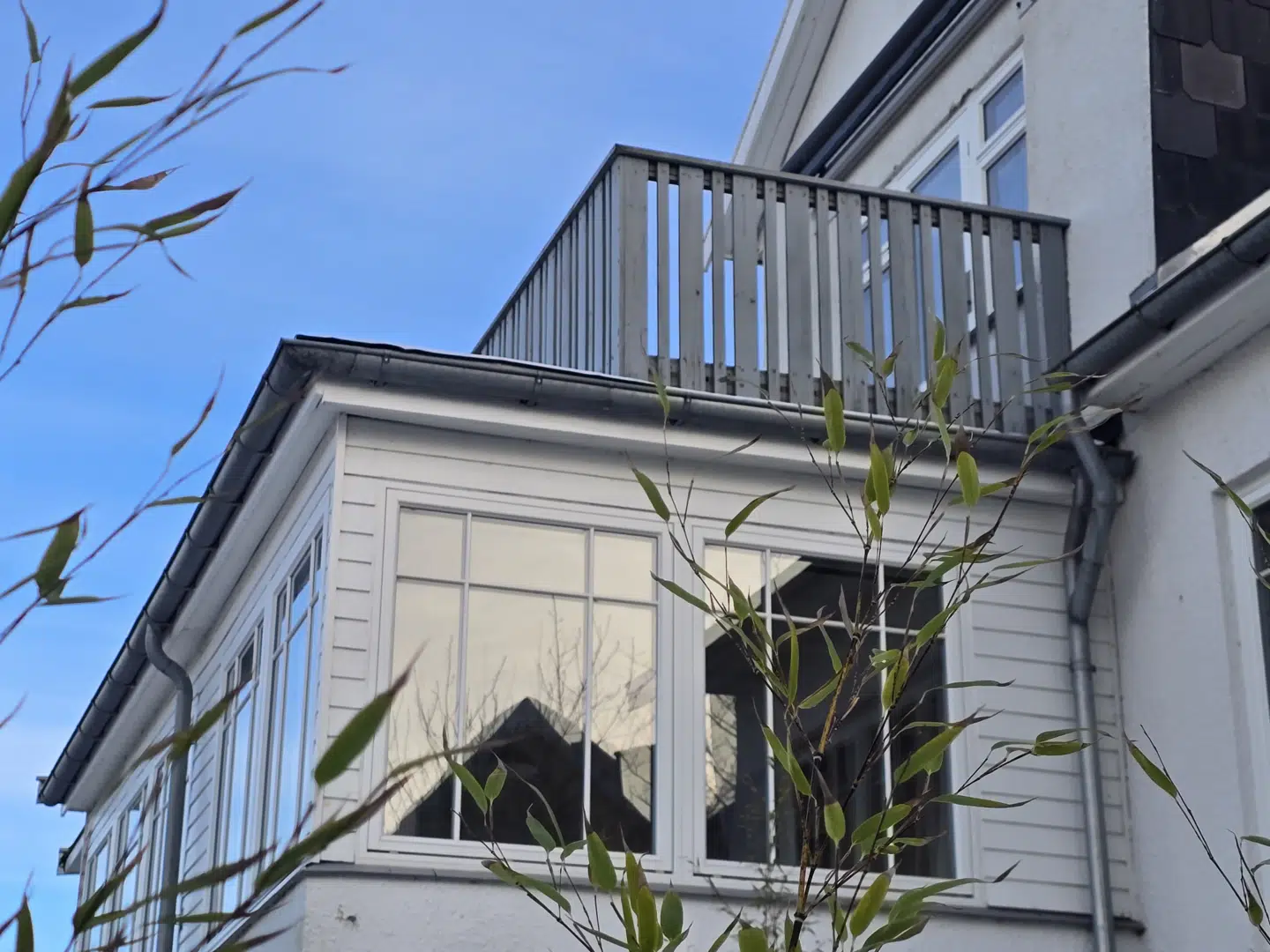 Villa Lejet ligger omtrent 200 meter fra vandet.