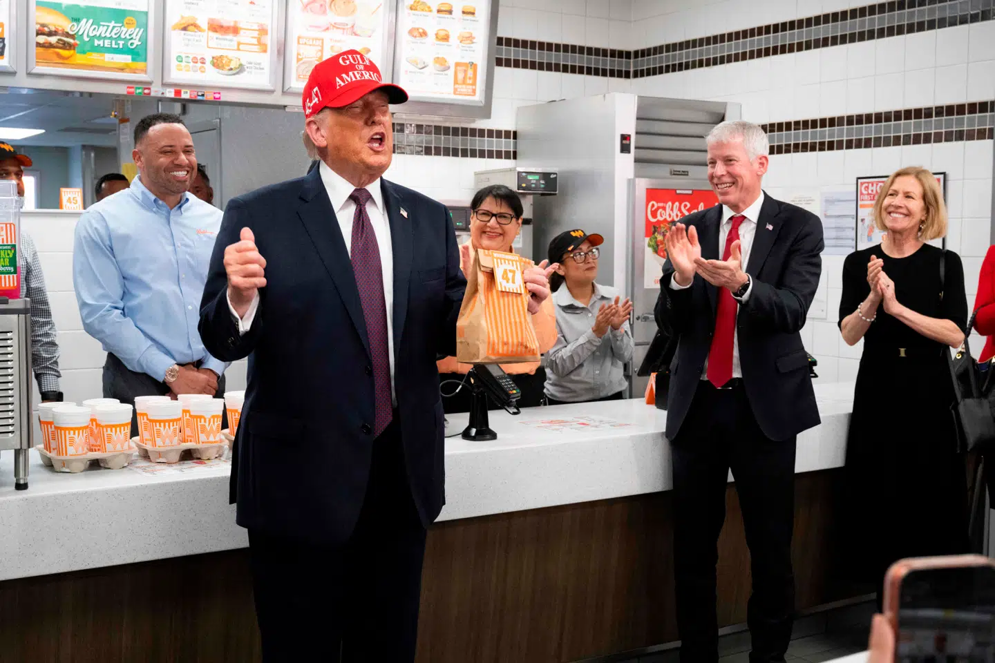 Donald Trump forsøger at overbevise amerikanerne om, at både arbejdsmarkedet og købekraften har det godt. De har ikke købt budskabet endnu.