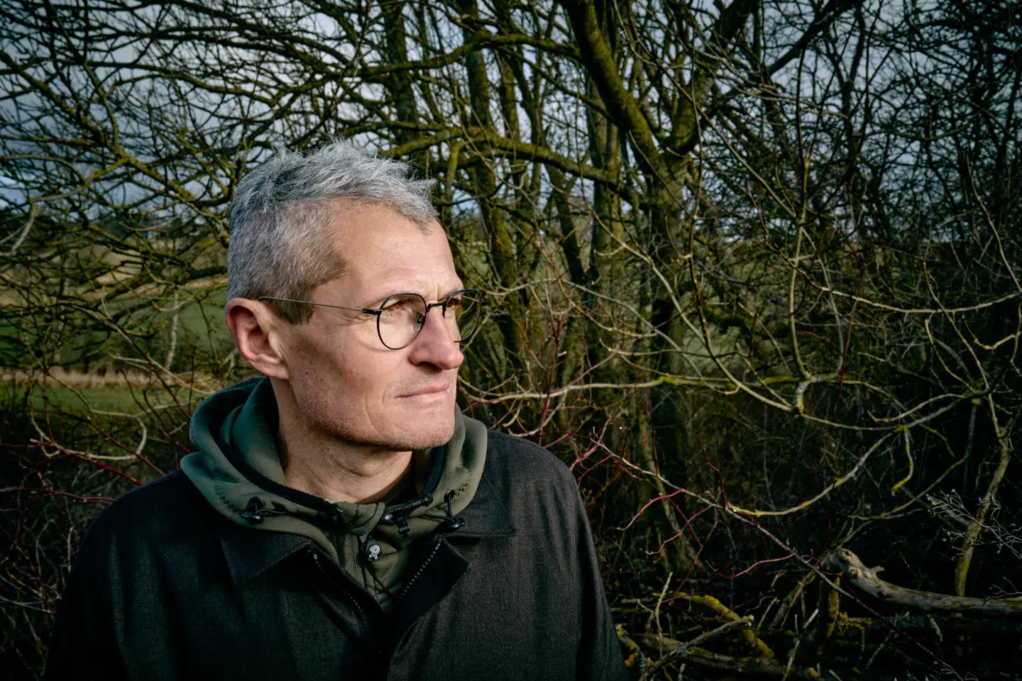 Jacob Jelsing har gennemført kapitalismen, men bor stadig i et rækkehus på 110 kvadratmeter i Trekroner. Her kan han i ro og mag sidde og være okay med udsigten til at skulle betale formueskat.