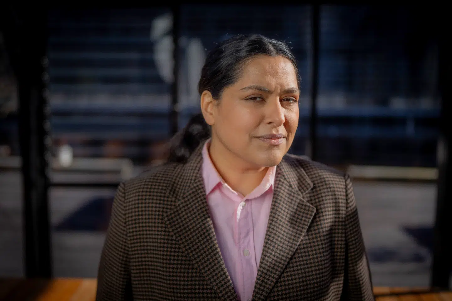 Monica Berg kom flere gange og bankede på døren hos sin chef for at få lige så meget i løn som sin mandlige kollega.