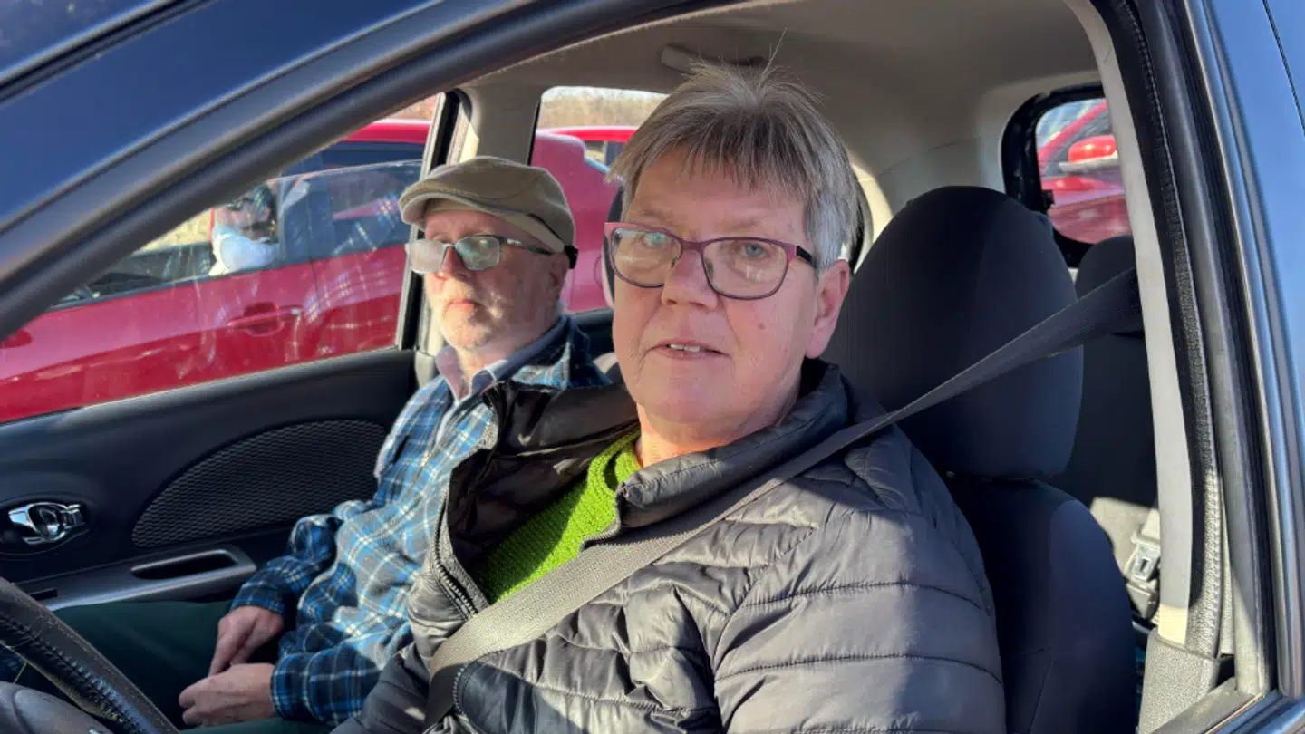 Helle og Kurt Christensen er godt trætte af de stigende priser for benzinen.