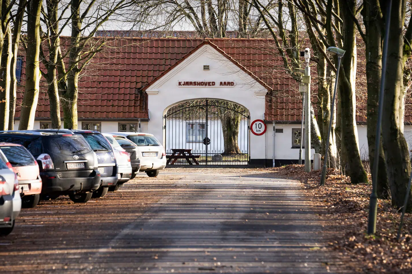 Her ses indgangen til udrejsecenter Kærshovedgård.