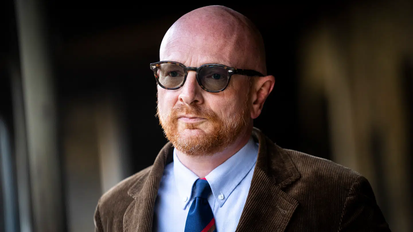 Mads Brügger sørger over tabet af sin mor i et opslag på Facebook.