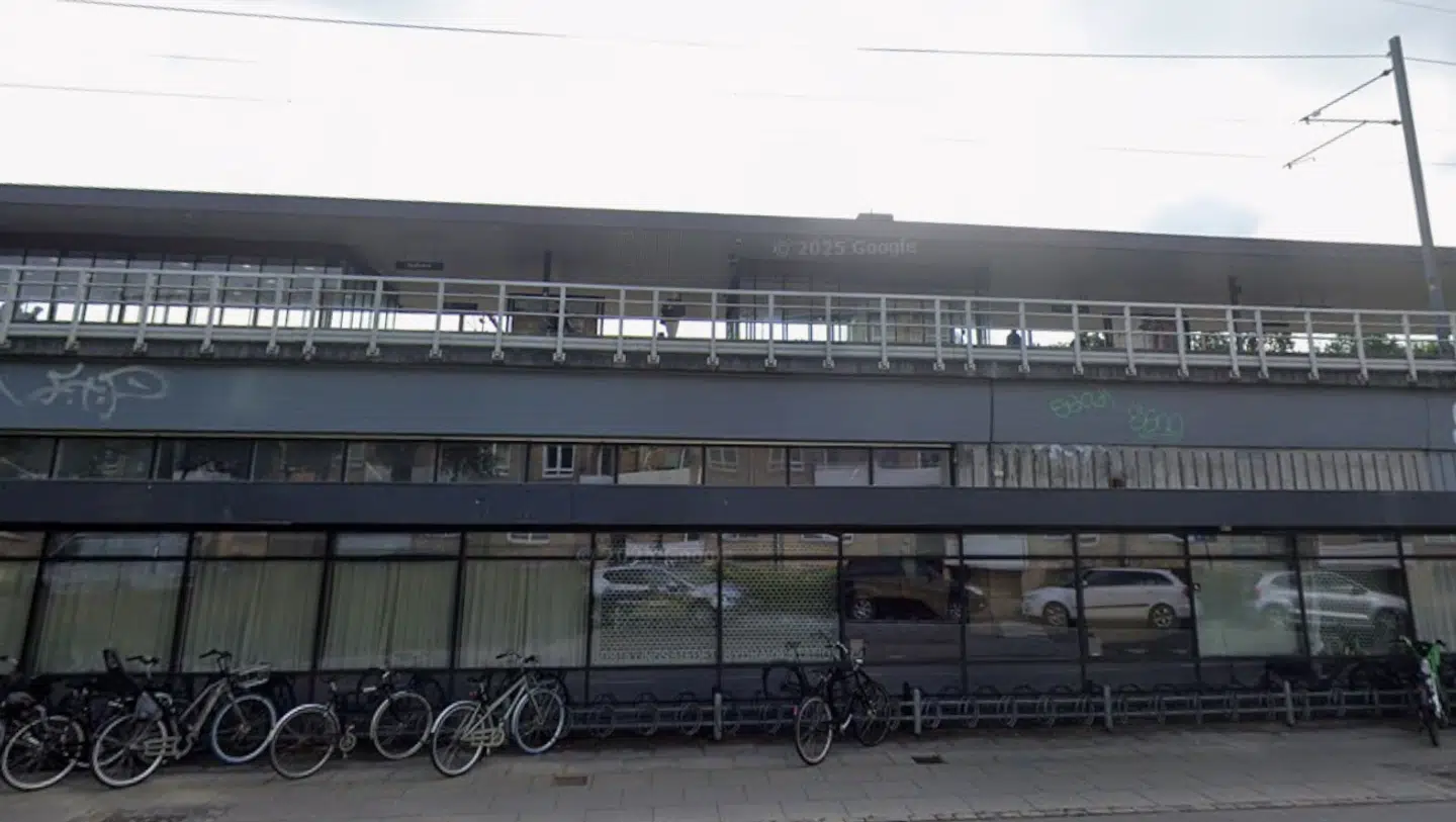 På Sydhavn Station skal et par have haft sex ved højlys dag