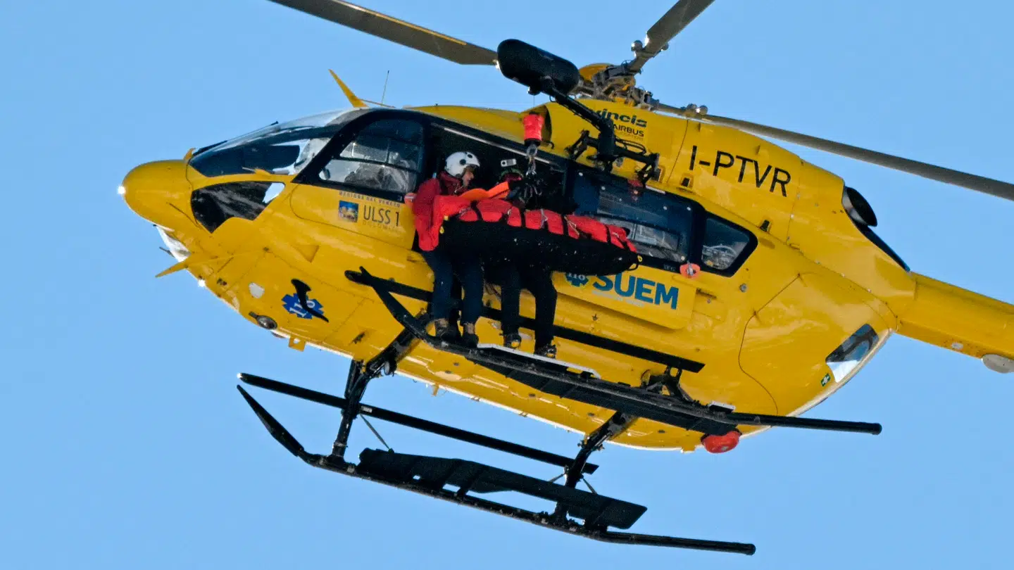 Lindsey Vonn blev fløjet væk i helikopter efter sit styrt.