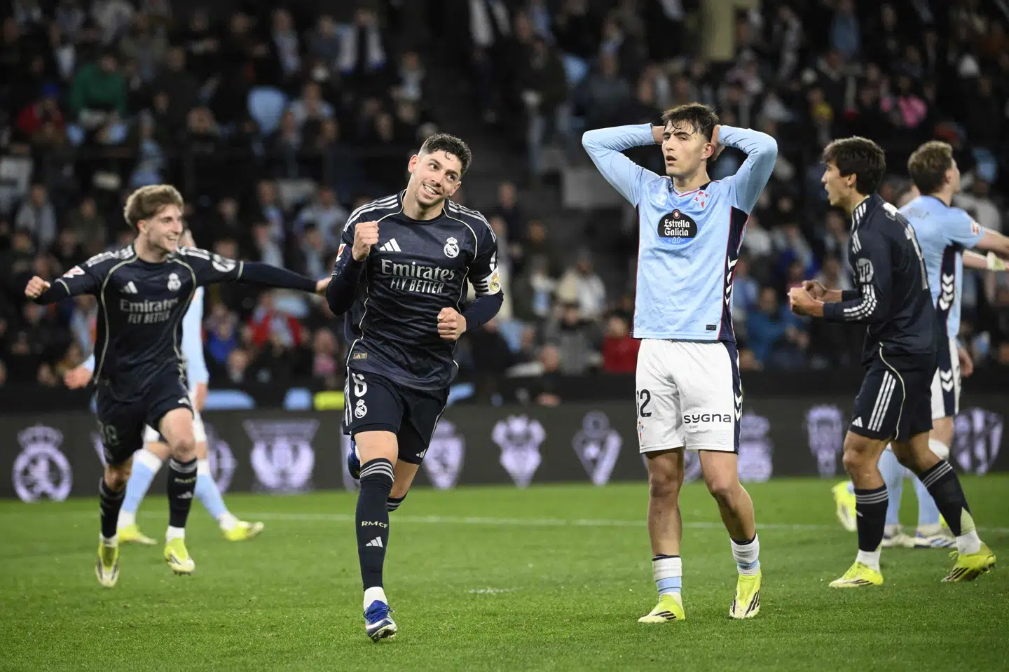Real Madrids Federico Valverde jubler efter sin afgørende scoring i overtiden mod Celta Vigo.