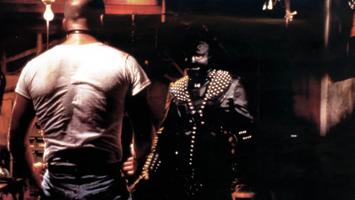 I rollen som 'The Gimp' i 'Pulp Fiction' er Stephen Hibbert nærmest uigenkendelig - men scenen er ikonisk.