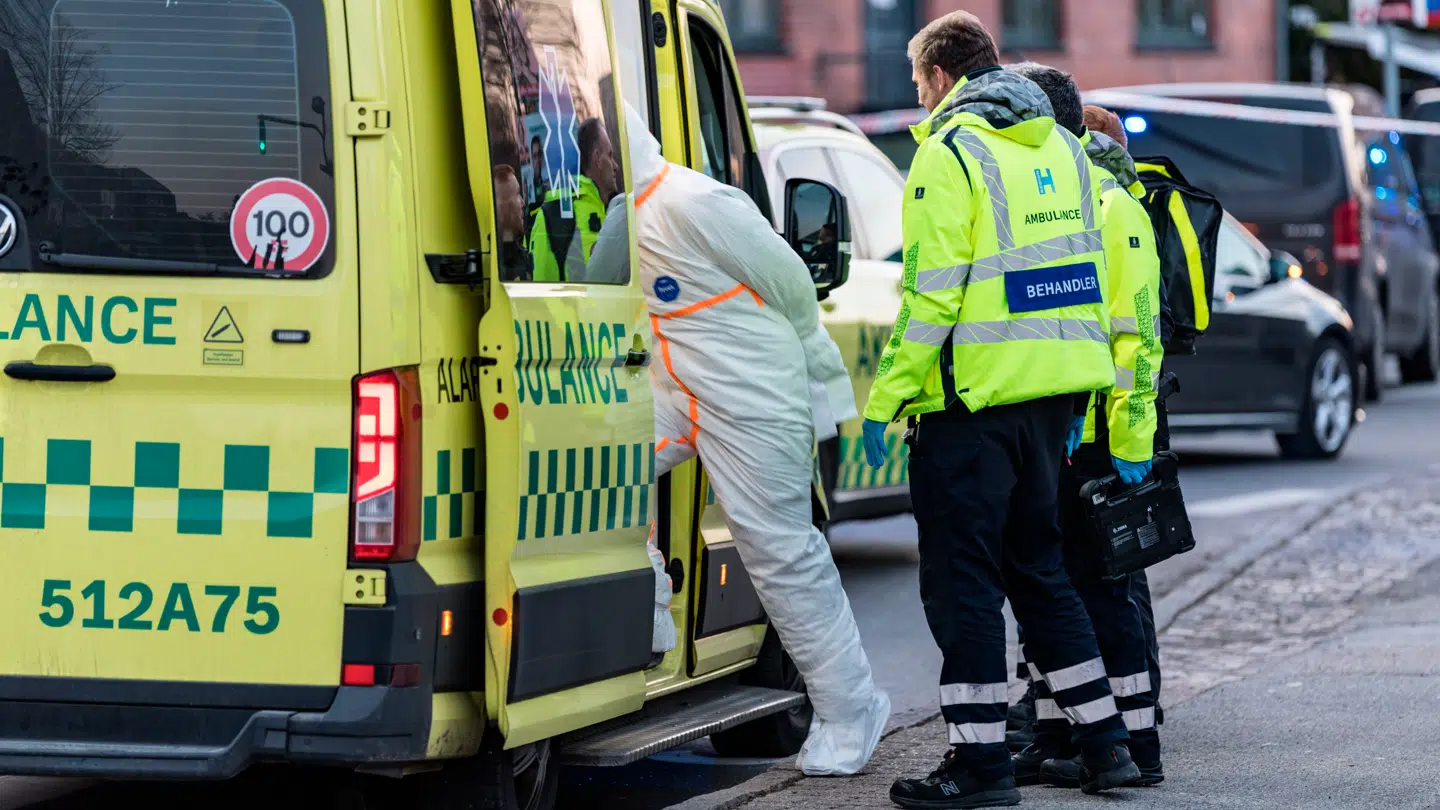 Politiet undersøgte først skyderiet som et mistænkeligt forhold og har nu anholdt og sigtet to mænd i sagen.