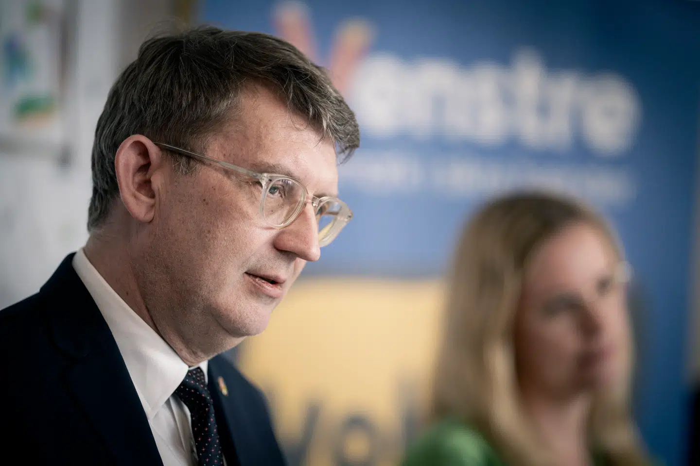 Troels Lund Poulsen har meldt sig som statsministerkandidat. Spørgsmålet er bare: Kan han hamle op med Mette Frederiksen? Det får danskerne en forsmag på søndag aften.