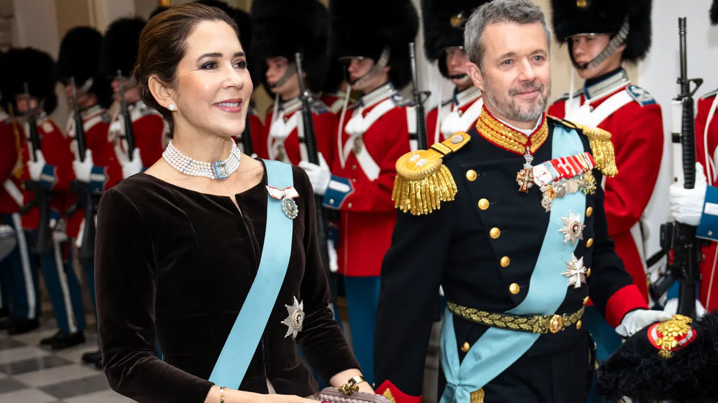 Symaskinerne kørte på højtryk inden den kongelige aflysning.