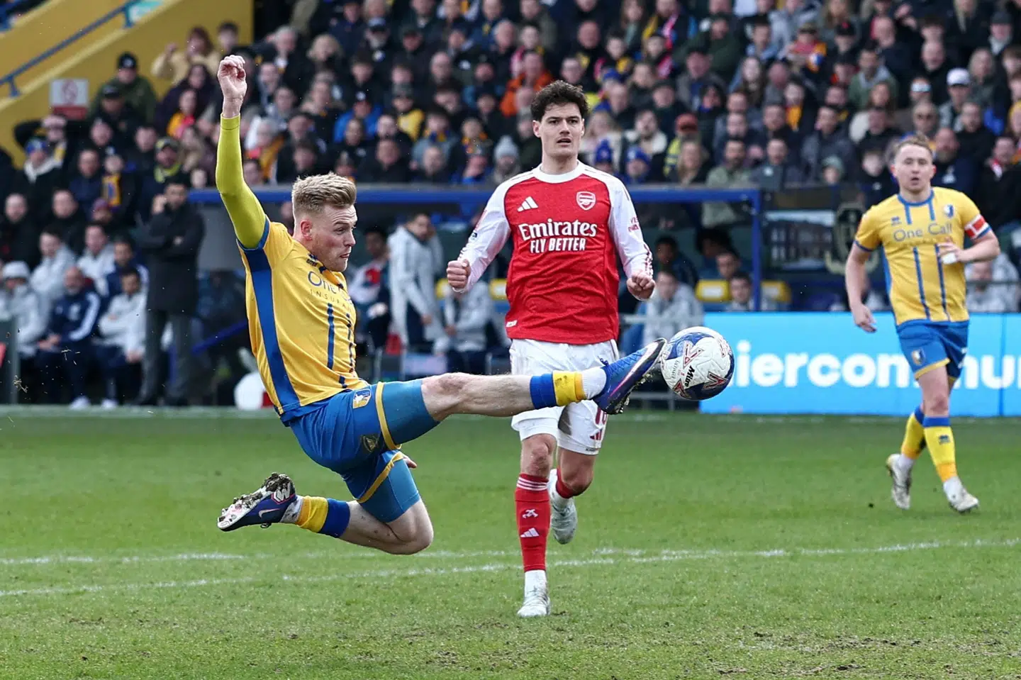 Christian Nørgaard og Arsenal havde en besværlig eftermiddag i Mansfield, men snuppede billetten videre i FA Cuppen.