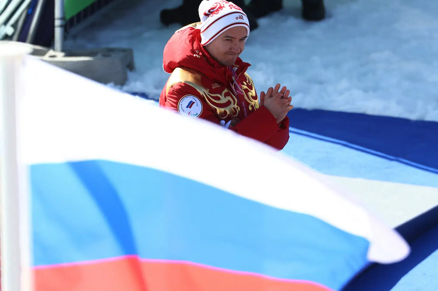 Det russiske flag vajede, da Aleksei Bugaev trådte op på medaljepodiet.