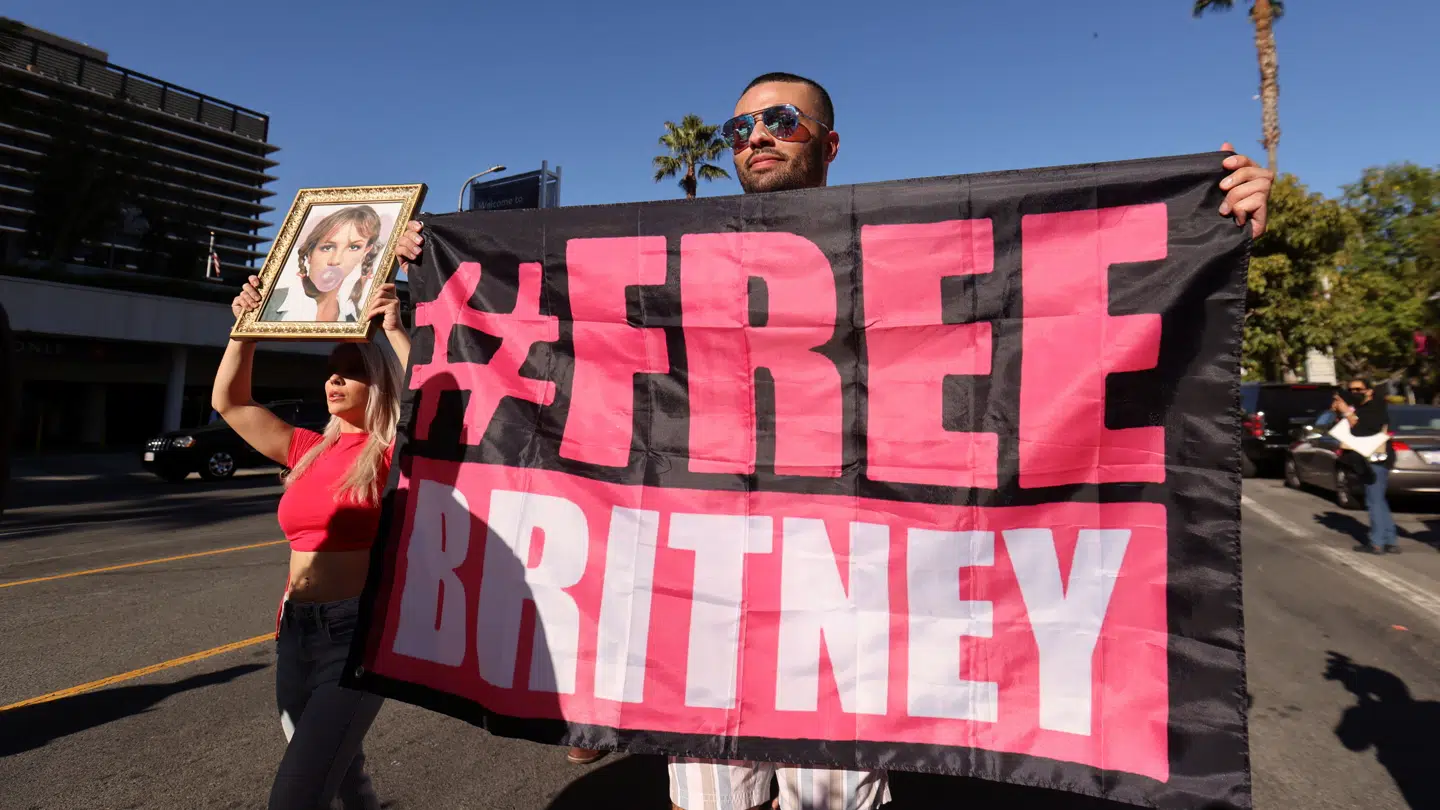 I 2021 kæmpede fans for Britney Spears’ frihed, med 'Free Britney'-bevægelsen, som omhandlede det værgemål hun var undervagt af sin far.