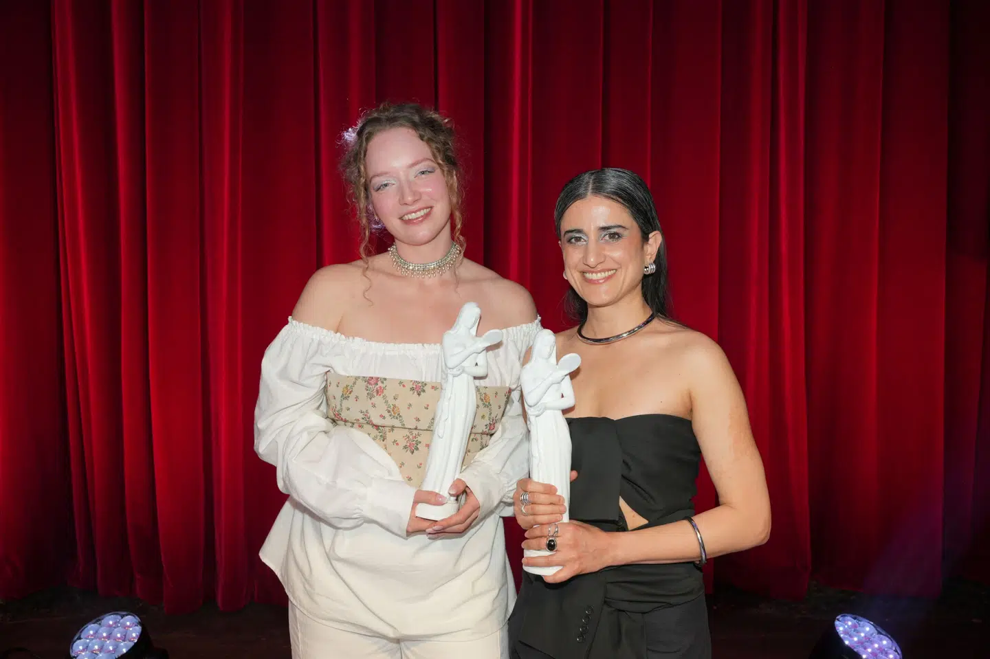 Filminstruktør Zinnini Elkington modtog lørdag en Bodil for sin første spillefilm "Det andet offer". Filmens hovedrolleindehaver Özlem Saglanmak fik også en pris med hjem.