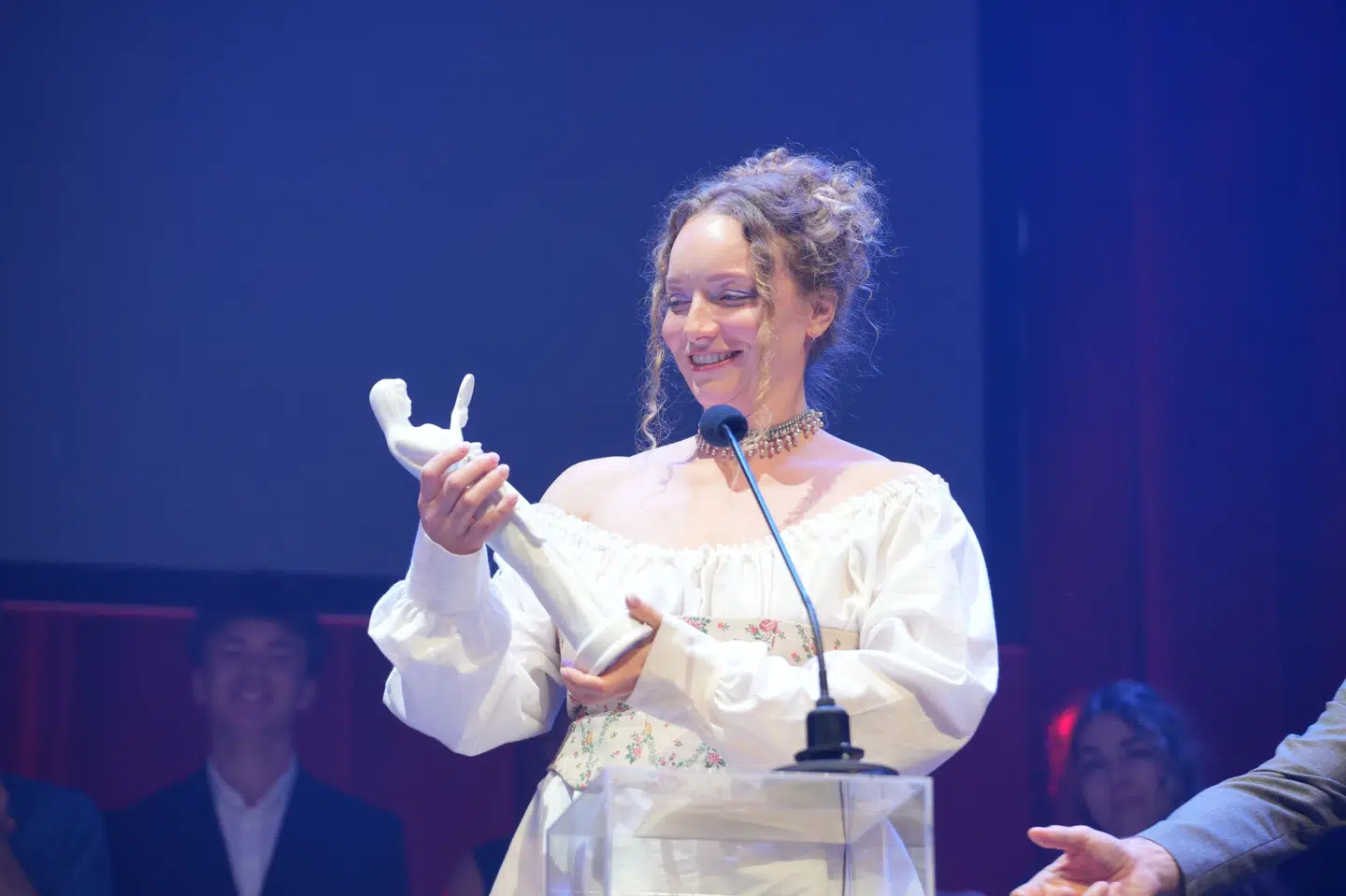 "Det andet offer" er instruktør Zinnini Elkingtons første spillefilm. Lørdag aften har hun fået årets hovedpris ved Bodil-prisuddelingen.