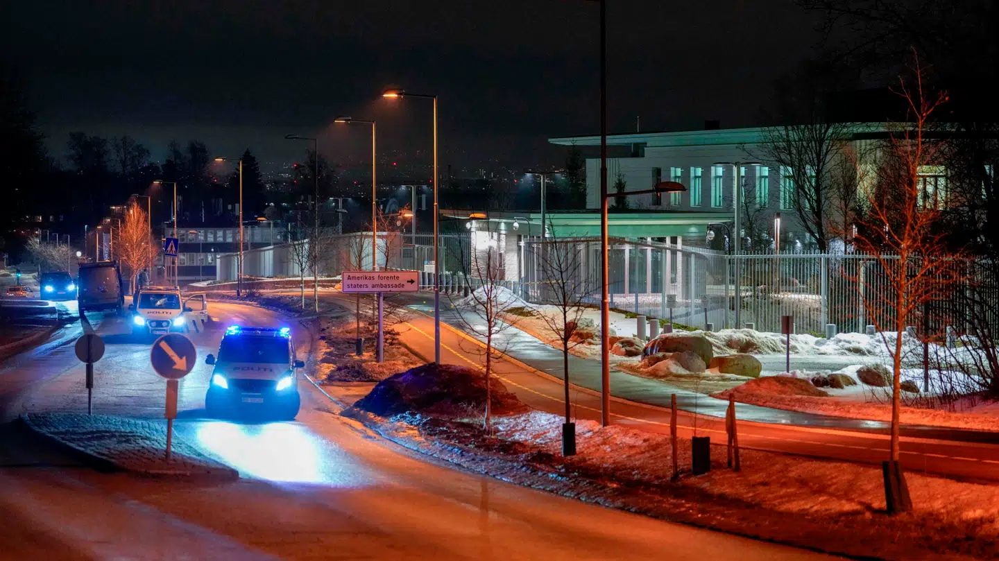Det store brag ved den amerikanske ambassade i Oslo kunne mærkes i nærliggende bygninger.