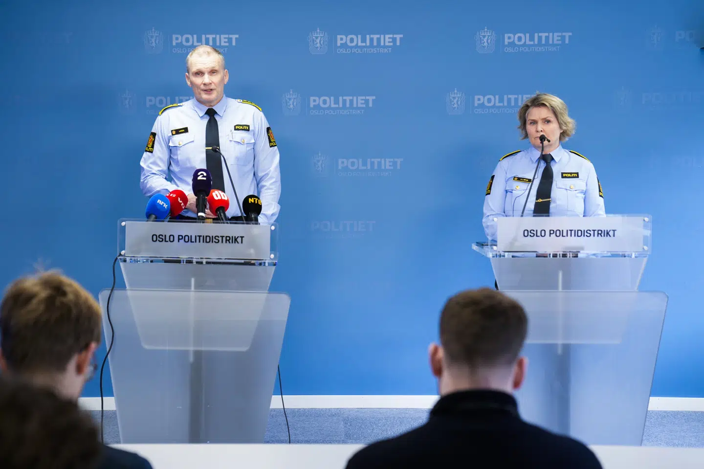 Norsk politi holder pressemøde efter eksplosion ved den amerikanske ambassade i Oslo.