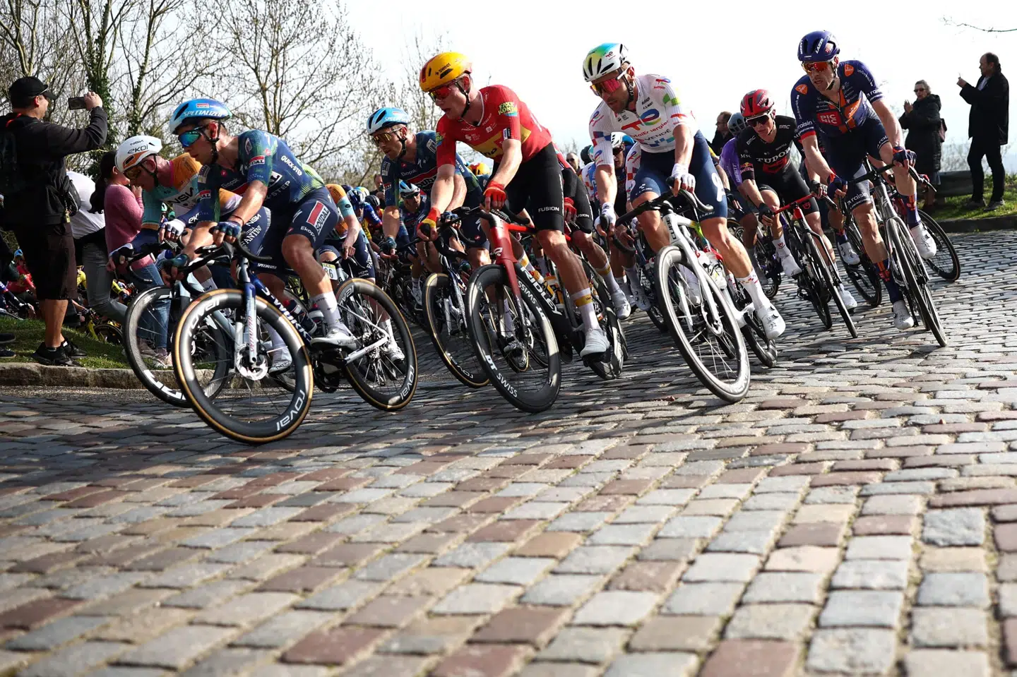 1. etape af Paris-Nice strakte sig over 170,9 kilometer og sluttede med den forventede massespurt.