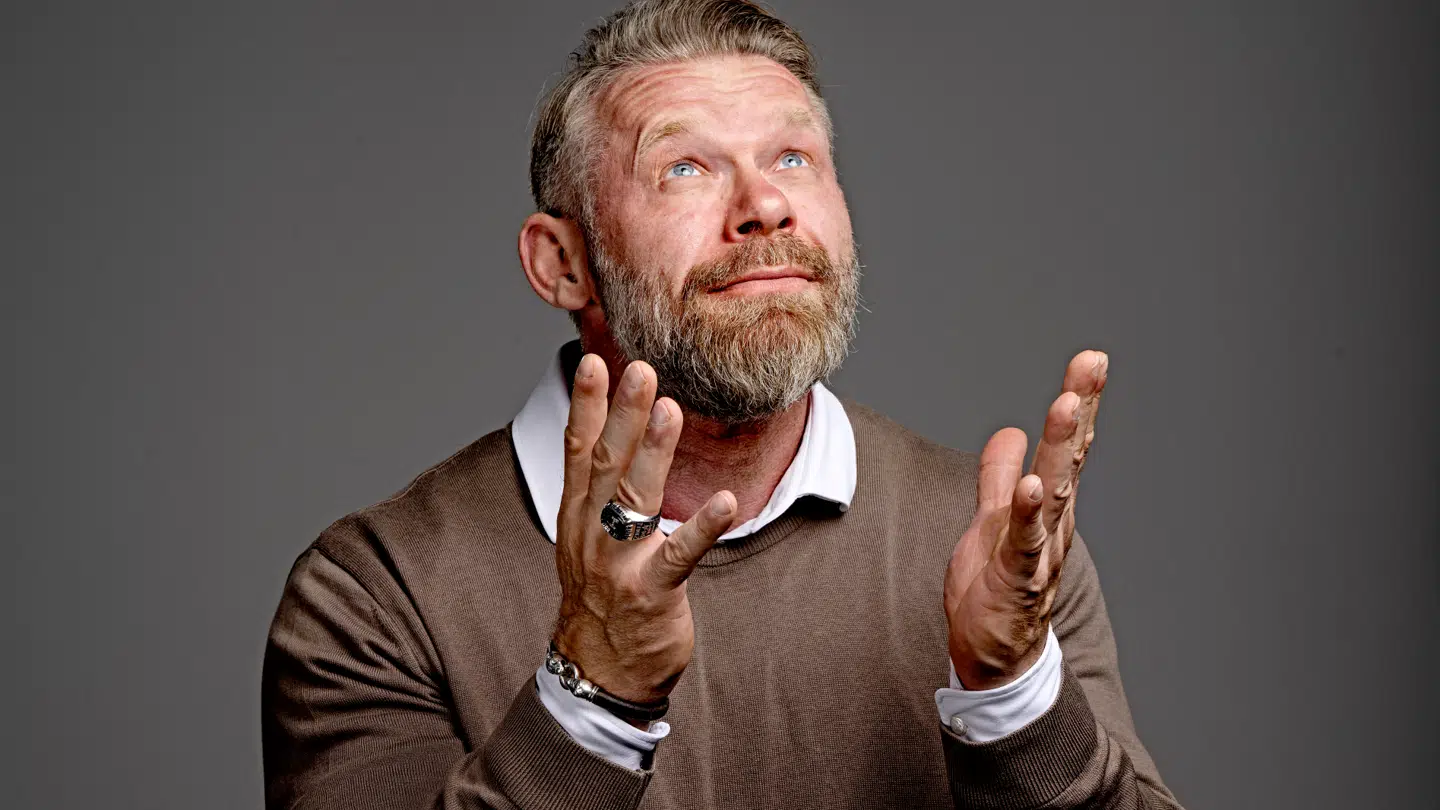 B.T.s politiske kommentator Joachim B Olsen vurderer, at V-formand Troels Lund Poulsen kan miste sit formandskab i Venstre, hvis han gør det dårligt i duellen mod statsminister Mette Frederiksen (S), og valget bliver en fuser for ham.