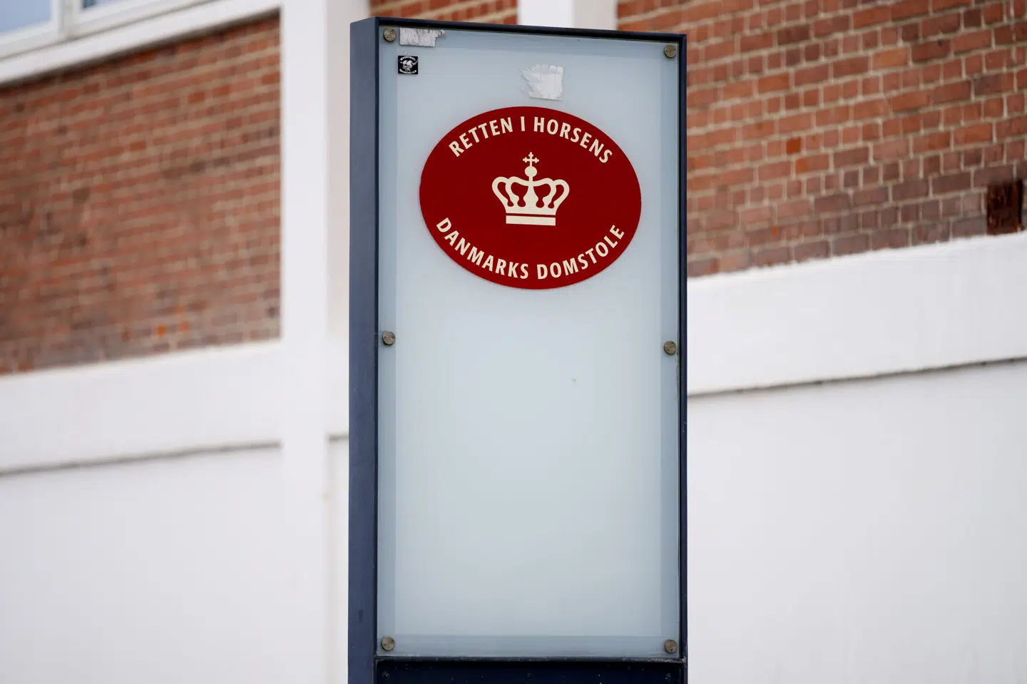 Seks personer, som er sigtet for at have spillet en rolle i sagen om drabet på en 68-årig mand, blev søndag fremstillet ved grundlovsforhør i Retten i Horsens. (Arkivfoto).