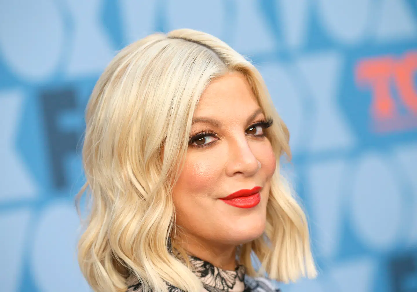 Tori Spelling kæmper med sygdom og kaos i hjemmet.