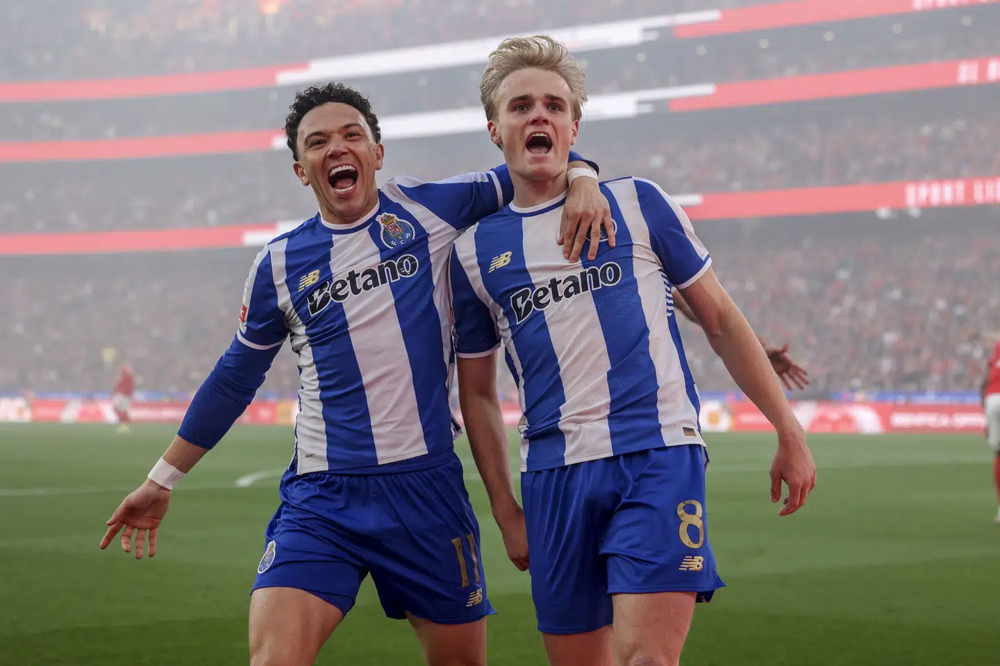 Victor Froholdts tidlige scoring var ikke nok til Porto-sejr i dramatisk topkamp mod Benfica.