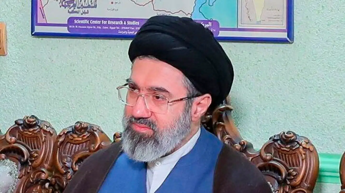 Nu når det er officielt, at sønnen Mojtaba Khamenei bliver den næste øverste leder, er han et mål for USA og Israel, vurderer Jeppe Elkjær. (Arkivfoto)