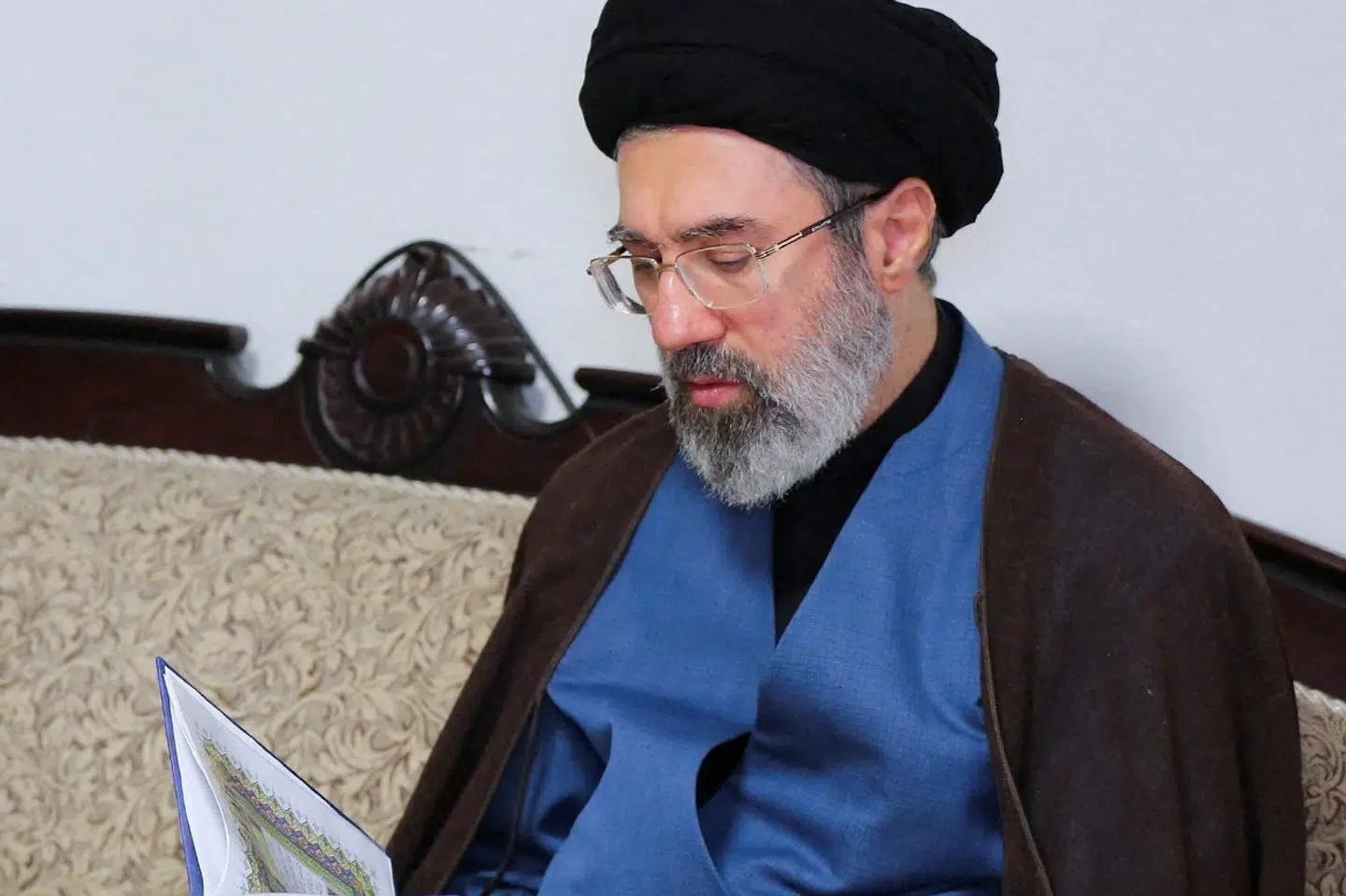 56-årige Mojtaba Khamenei er valgt som ny leder i Iran. Han bliver kompromisløs, vurderer flere Iran-kendere.