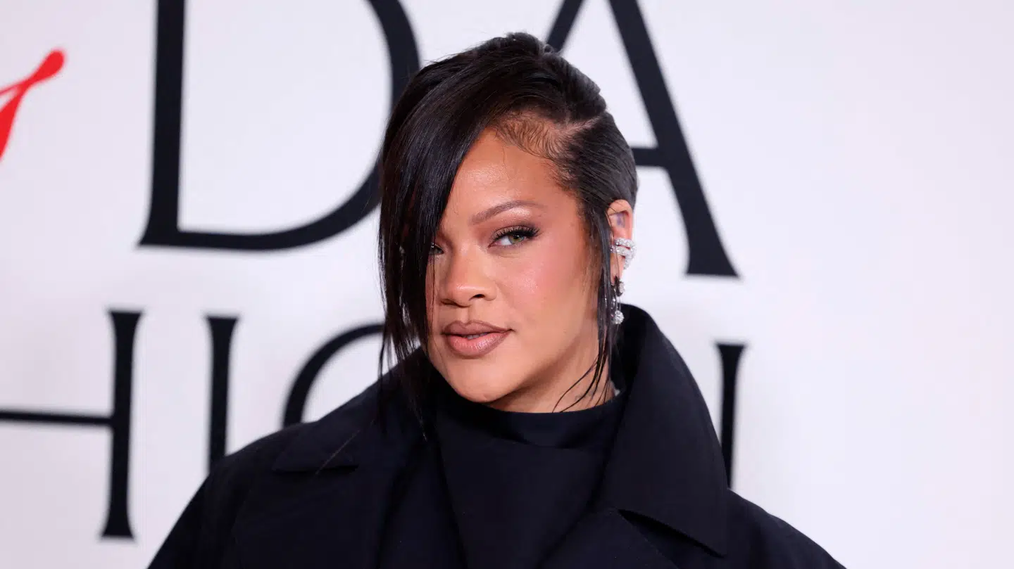 Superstjernen Rihanna bor med sin mand og tre børn.