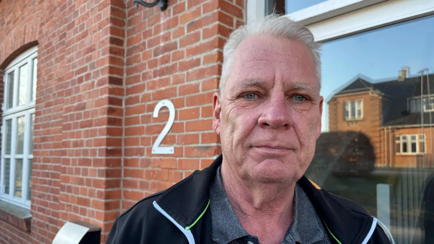 Brian Ellegaard har sin daglige gang på stationen i Bording.