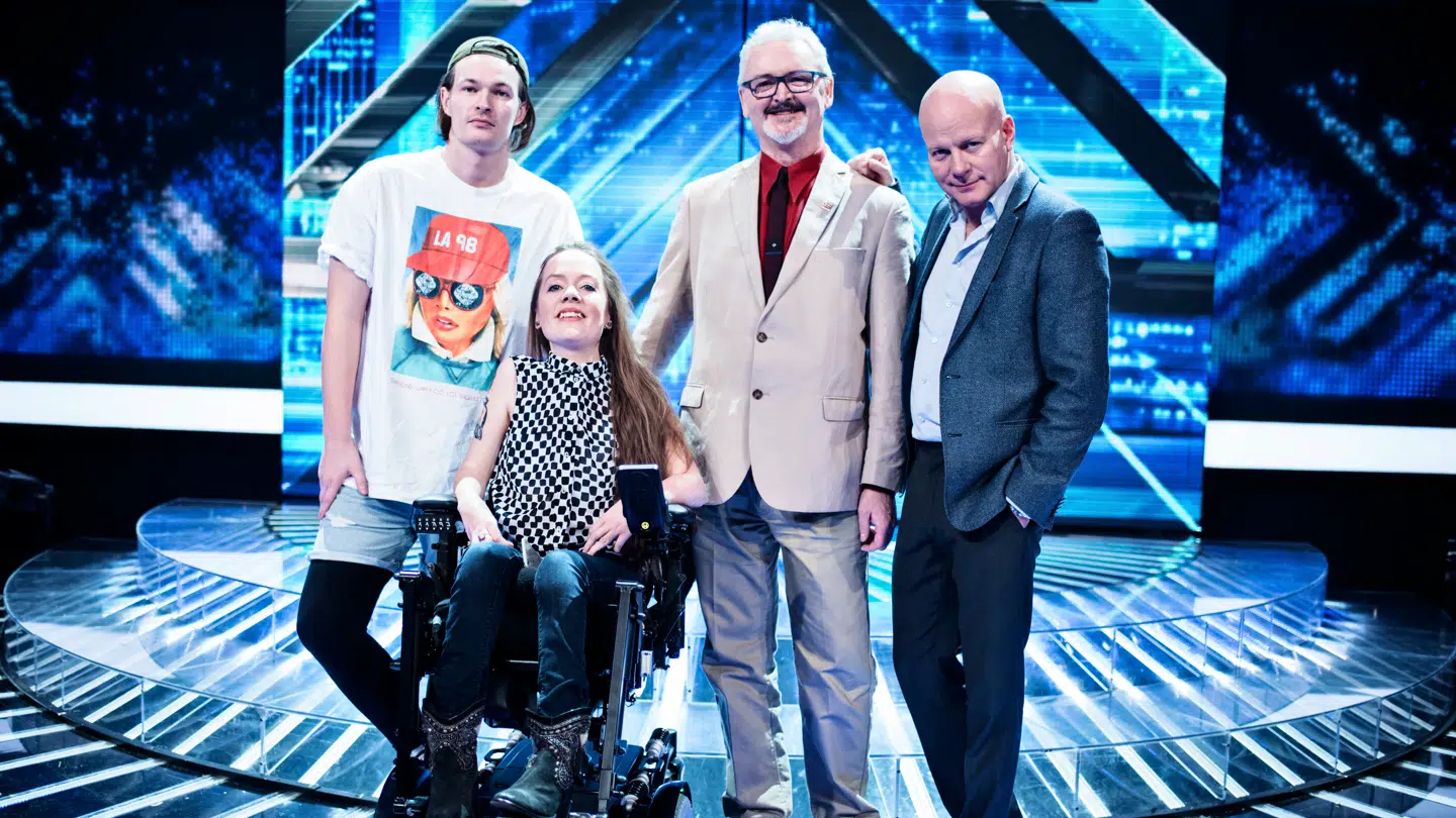 Thomas Blachman med sine 'X Factor'-deltagere i 2016. Jacob Bering og Sarah Glerup (T.v.) røg ud i de to første liveshows.