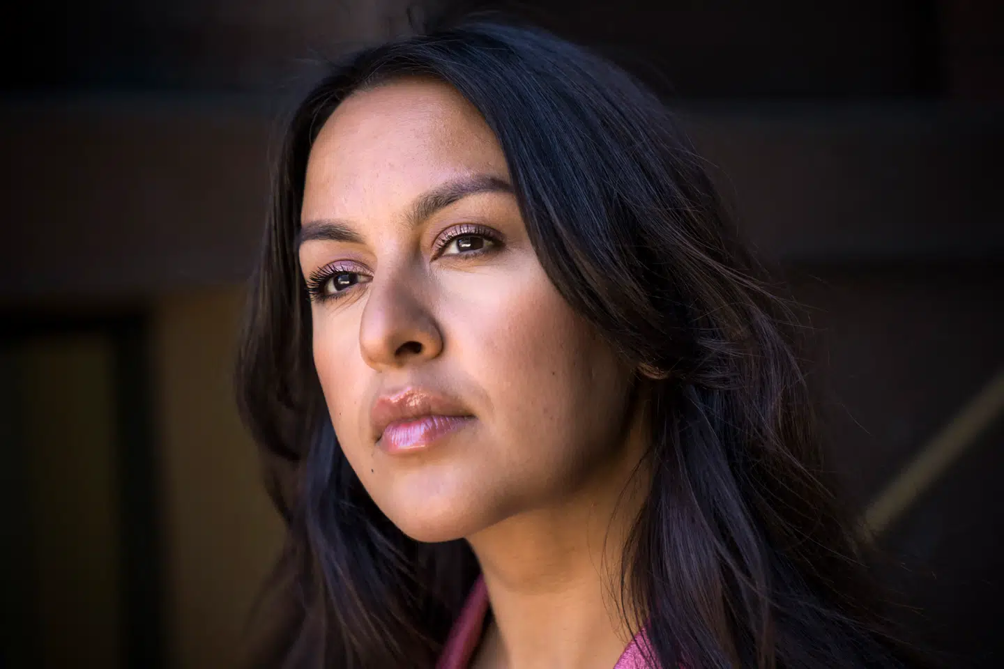 Hvis folkeskolen fortsat ikke kan løfte børn fra de mest udsatte familier, ændrer valgkampens store fortællinger ikke på det grundlæggende problem, mener Geeti Amiri Kjær.