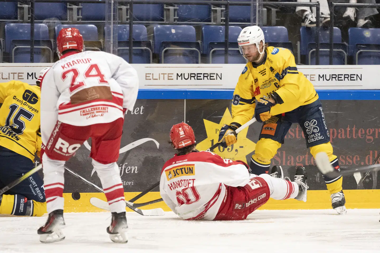 Philip Larsen har været ukampdygtig siden 27. december. Forinden nåede han at spille 27 kampe og lave 12 point for Esbjerg. (Arkivfoto).