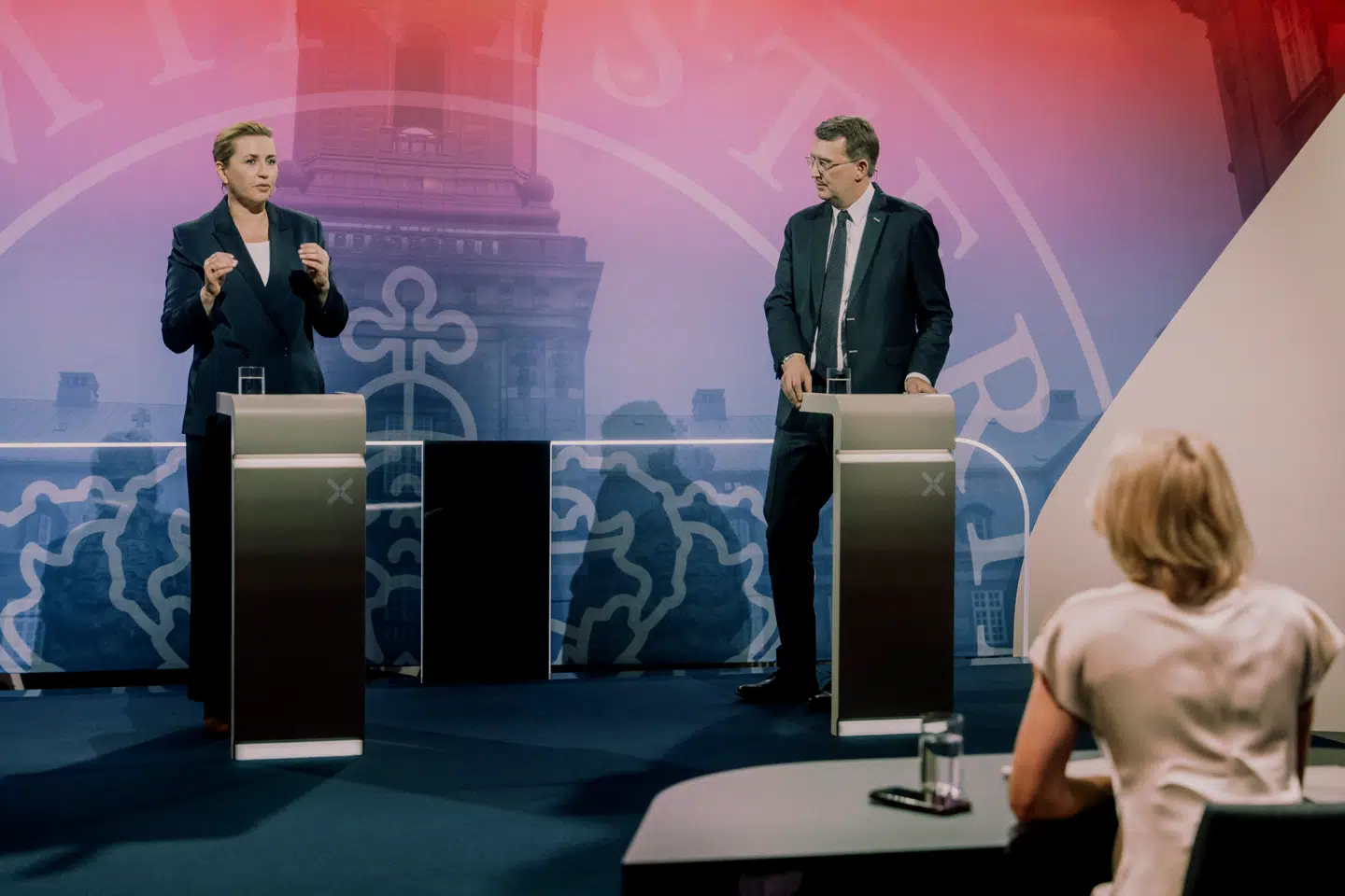 Forvirringen har mandag bredt sig på Christiansborg og i erhvervslivet. Er iværksættere omfattet af formueskatten eller ej?