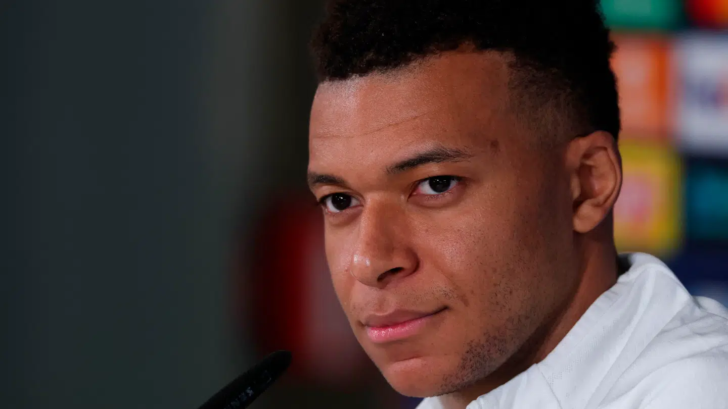 Den 27-årige franske landsholdsspiller har angiveligt fundet kærligheden.