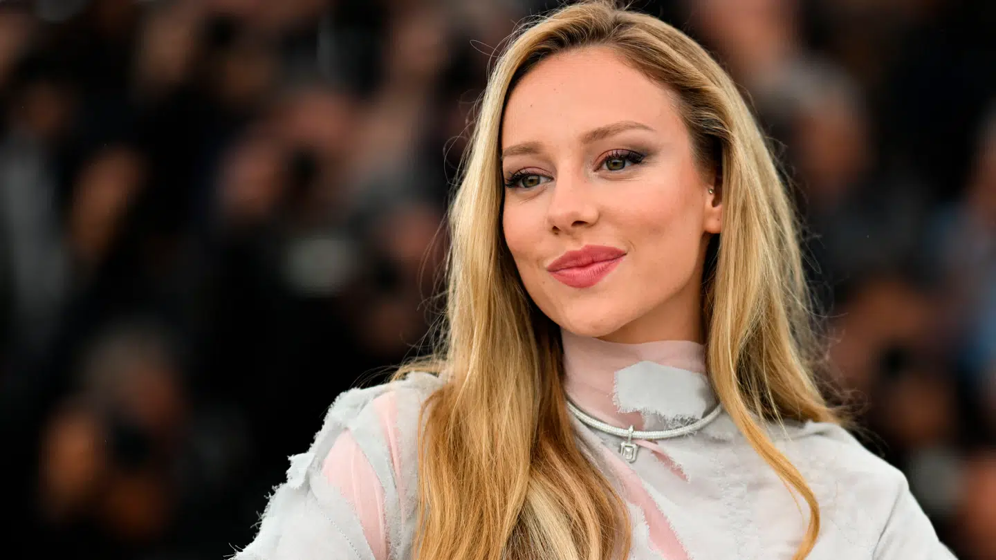 Der er nok at smile af for den 26-årige skuespiller.