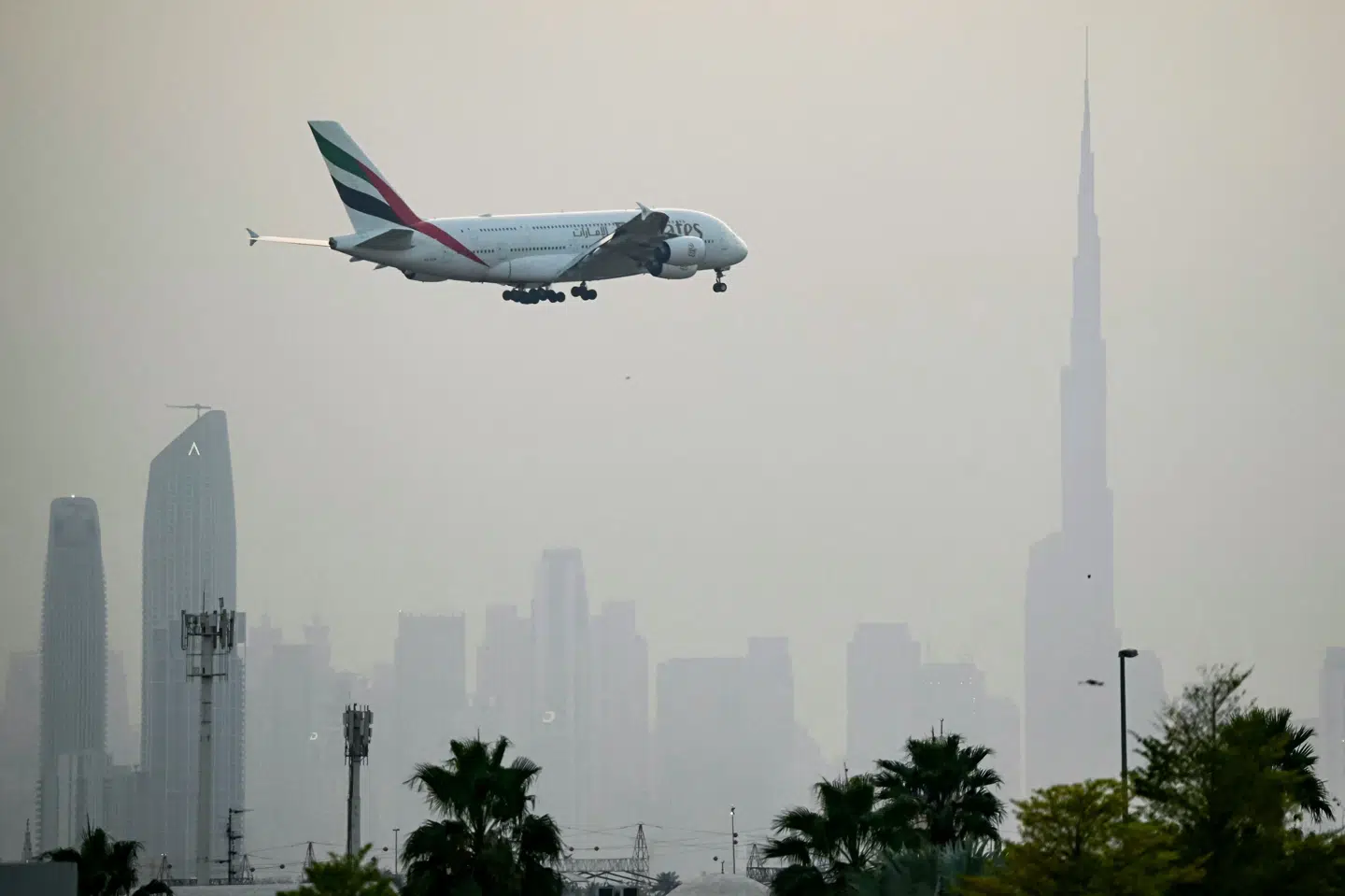 Emirates flyver fortsat fra Dubai i De Forenede Arabiske Emirater til Europa, men generelt er mulighederne for at flyve ud af Mellemøsten begrænsede på grund af krigen mellem Israel, USA og Iran. (Arkivfoto).