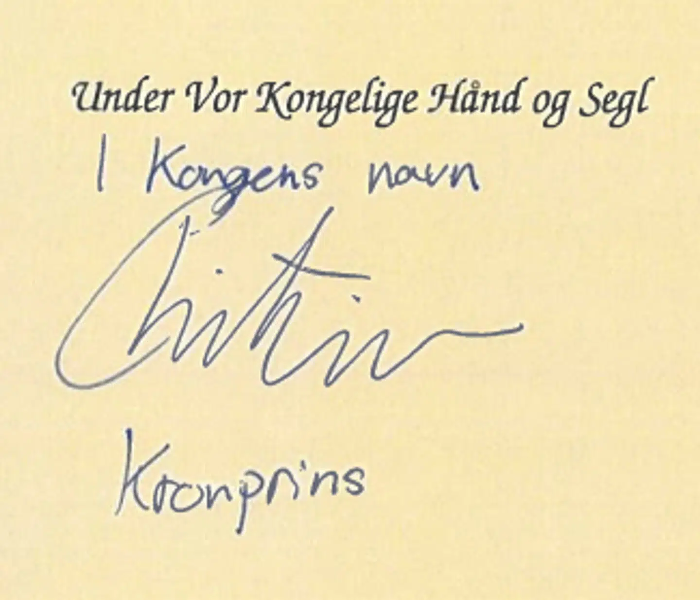 Det er en sjældenhed, at det er kronprins Christian, der i kong Frederiks sted sætter sin underskrift for at stadfæste love. Her ses det seneste eksempel, hvor Kronprinsen to steder underskrev sig ifbm. lovændringen om beskyttelsesrum og CER-loven. Foto: B.T.s aktindsigt / Ministeriet for Samfundssikkerhed og Beredskab