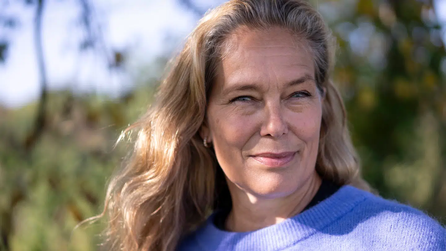 Renée Toft Simonsen, der er gift med Thomas Helmig, har kendt Claes Antonsen, siden de gik på Marselisborg gymnasium i Aarhus.