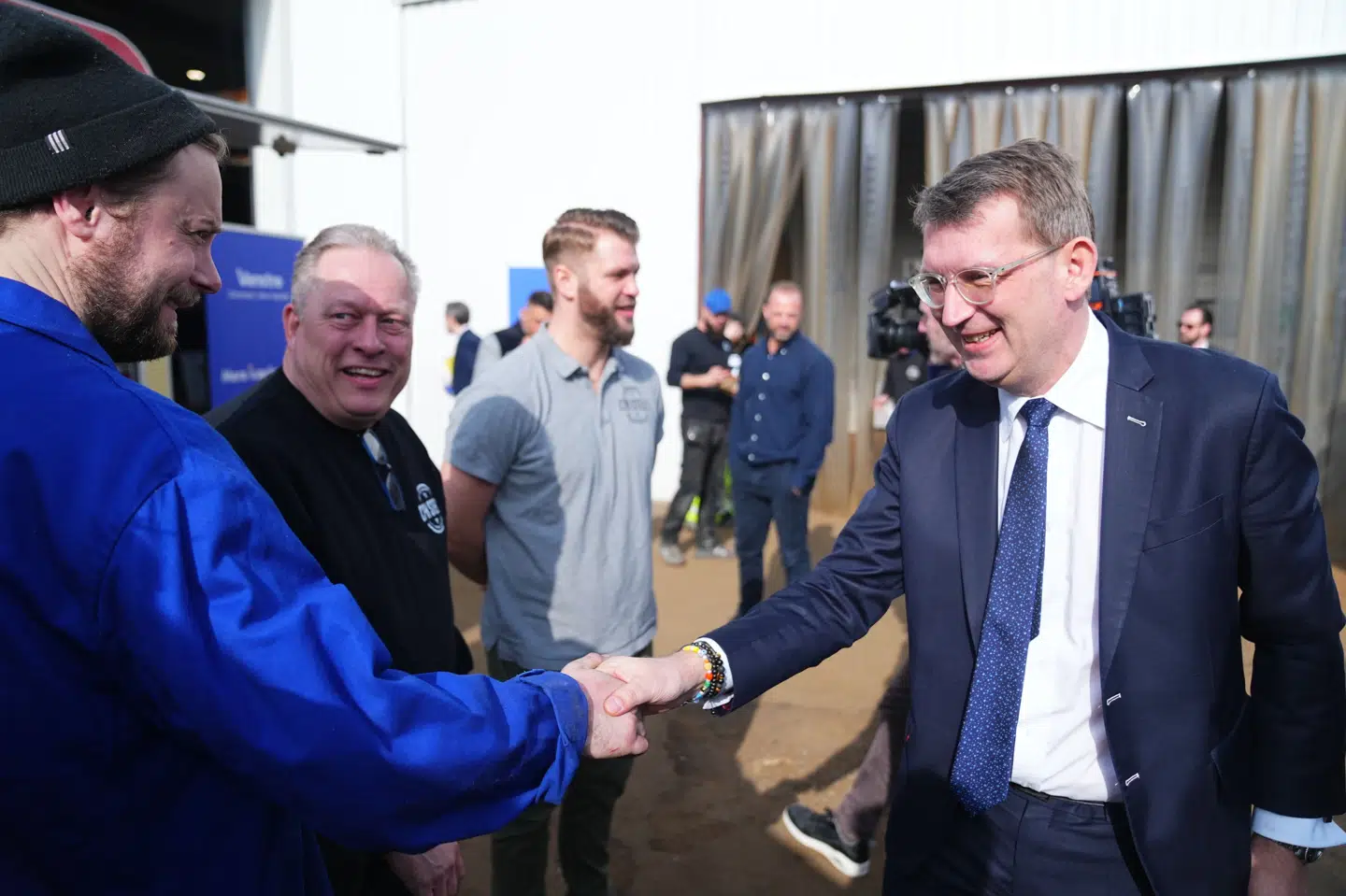 Venstres formand og statsministerkandidat, Troels Lund Poulsen, og næstformand og økonomiminister, Stephanie Lose, præsenterer partiets erhvervsudspil i Herlev. Venstre vil sænke selskabsskatten og afsætte en milliard kroner til virksomheders skattelettelser.