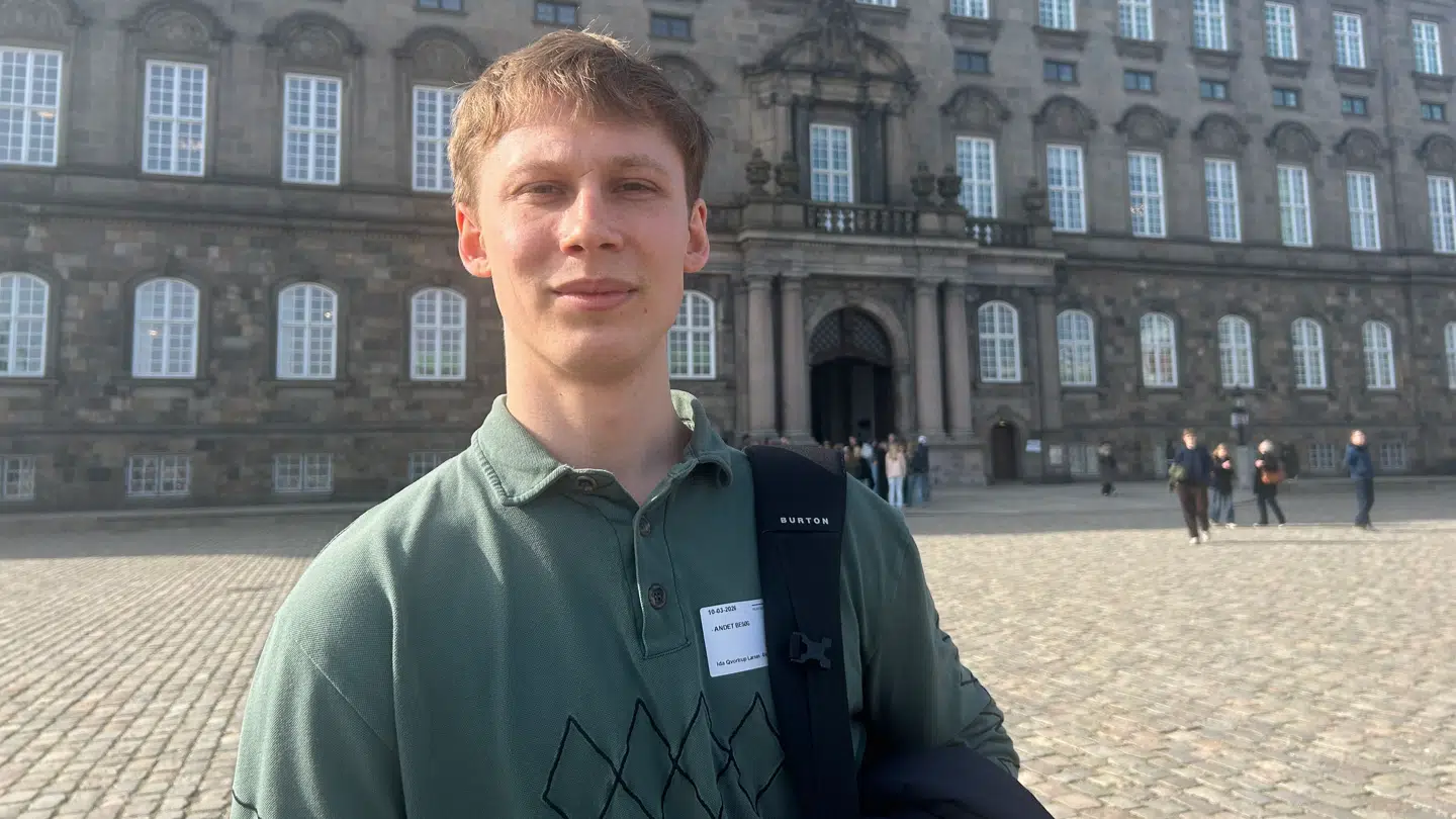 23-årige Villads Leth er glad for, at Socialdemokratiet har taget initiativ til et møde - men mangler stadig svar på sine spørgsmål.