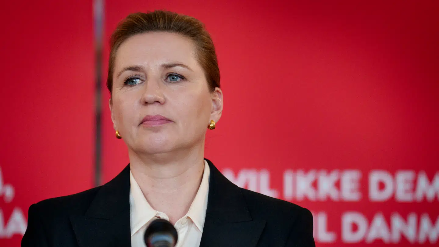 Socialdemokratiet lægger sig ud med kulturelle sværvægtere, mener B.T.s underholdningsredaktør.