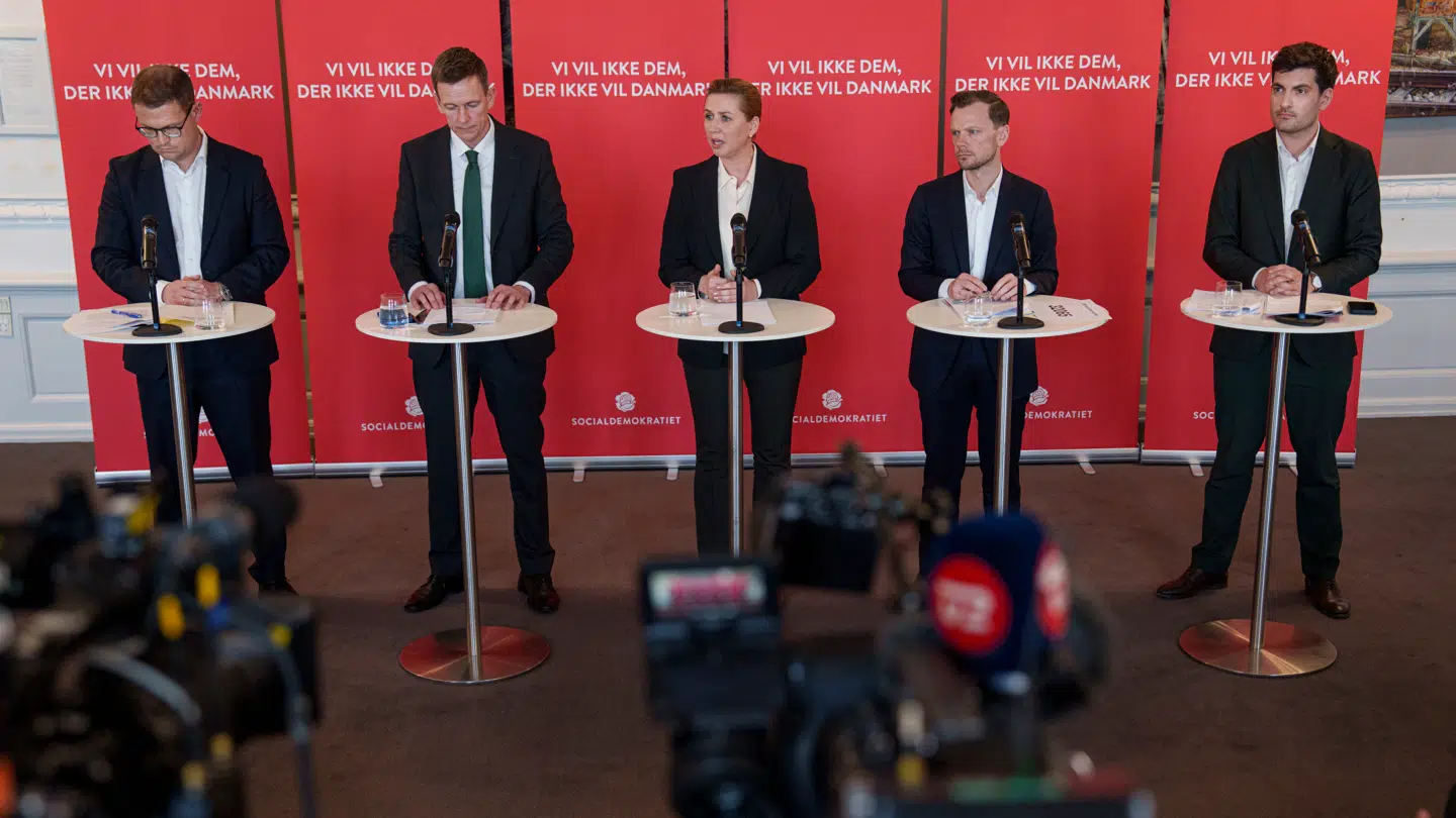Statsminister Mette Frederiksen, justitsminister Peter Hummelgaard, udlændinge- og integrationsminister Rasmus Stoklund, politisk ordfører Christian Rabjerg Madsen og udlændinge- og integrationsordfører Frederik Vad præsenterede Socialdemokratiets udlændingeudspil tirsdag.