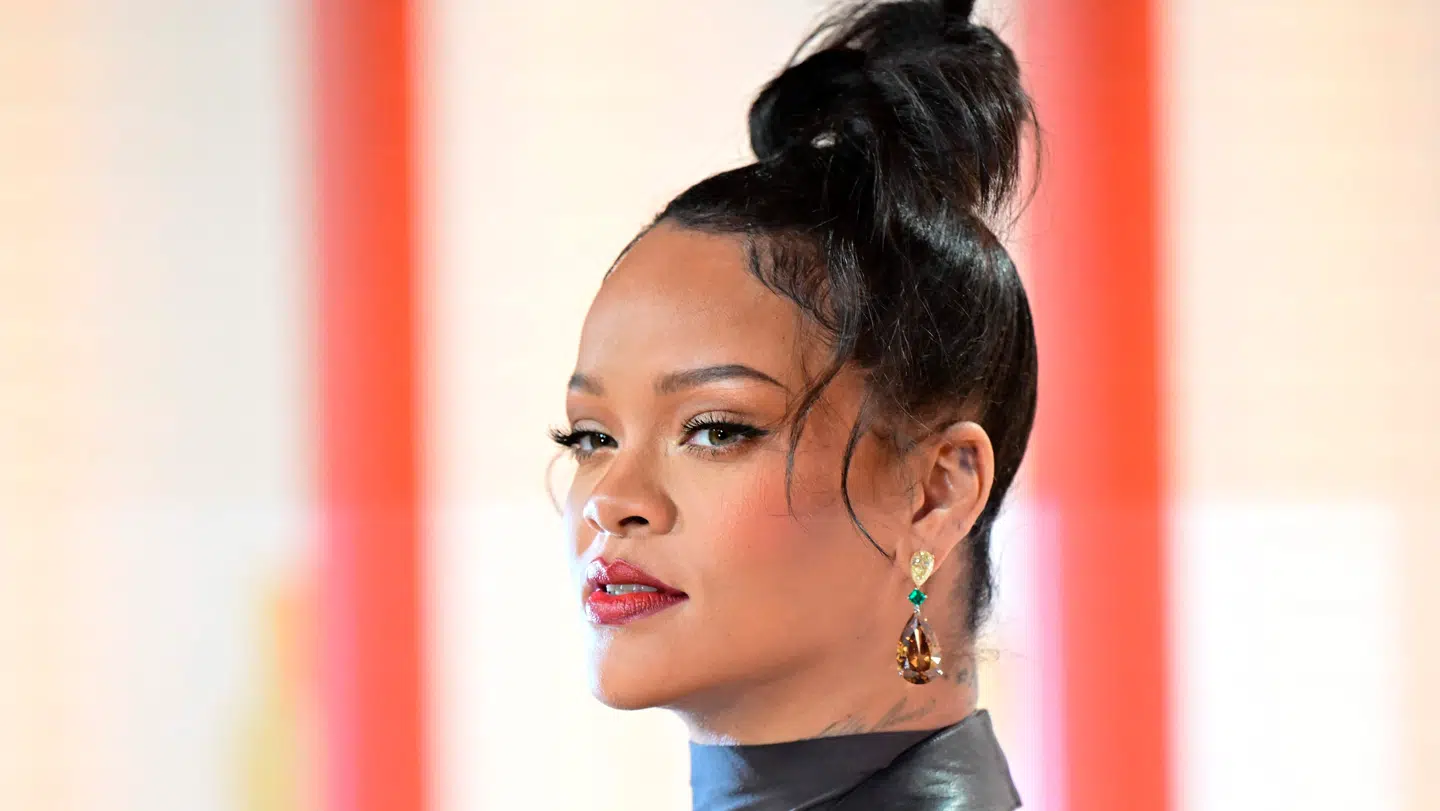 Superstjernen Rihanna bor med sin mand og tre børn.