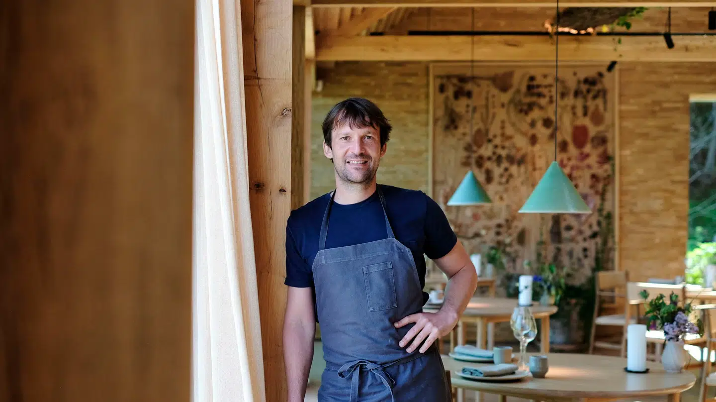 I oktober 2025 indgik Noma og Novonesis et samarbejde, hvor biotekvirksomheden skulle hjælpe restauranten med at løfte både smagsoplevelser og skala.