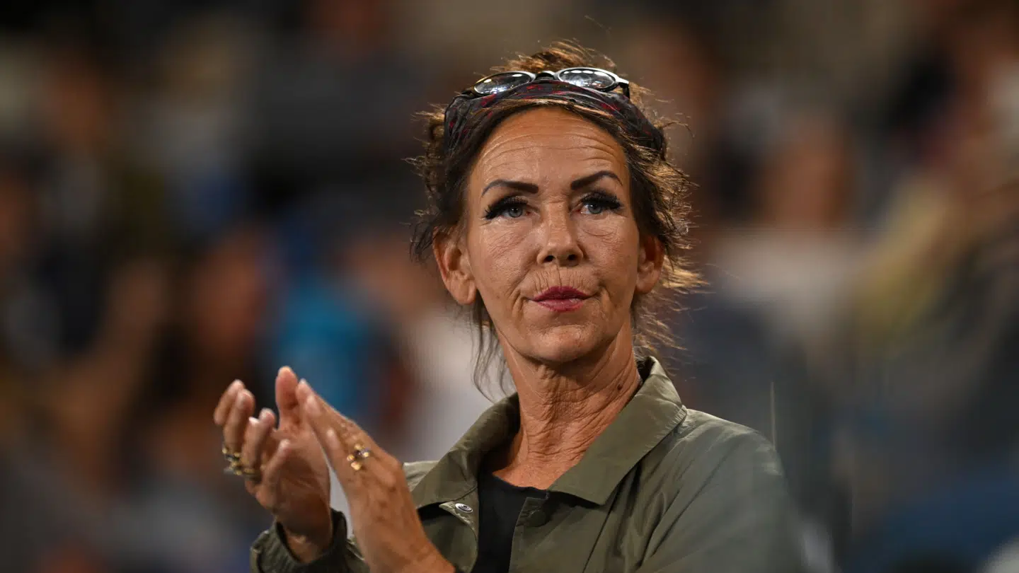 Aneke Rune afslører, at sønnen har forladt Doha.