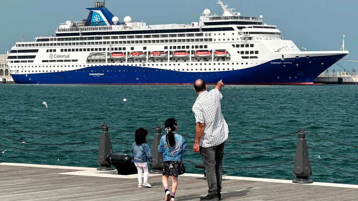 Selskabet Celestyal har blandt andet skibet 'Celestyal Journey' fanget i Doha.