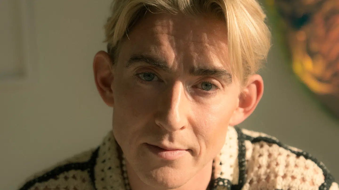 Podcast-værten Emil Thorup er én af dem, der tager sin biologiske alder seriøst. Han dyrker 'longevity'-sundhedstrenden, som går ud på at holde kroppen sund og barbere år af den biologiske kalender. Et nyt studie peger nu på, at en specifik vitaminpille kan hjælpe.