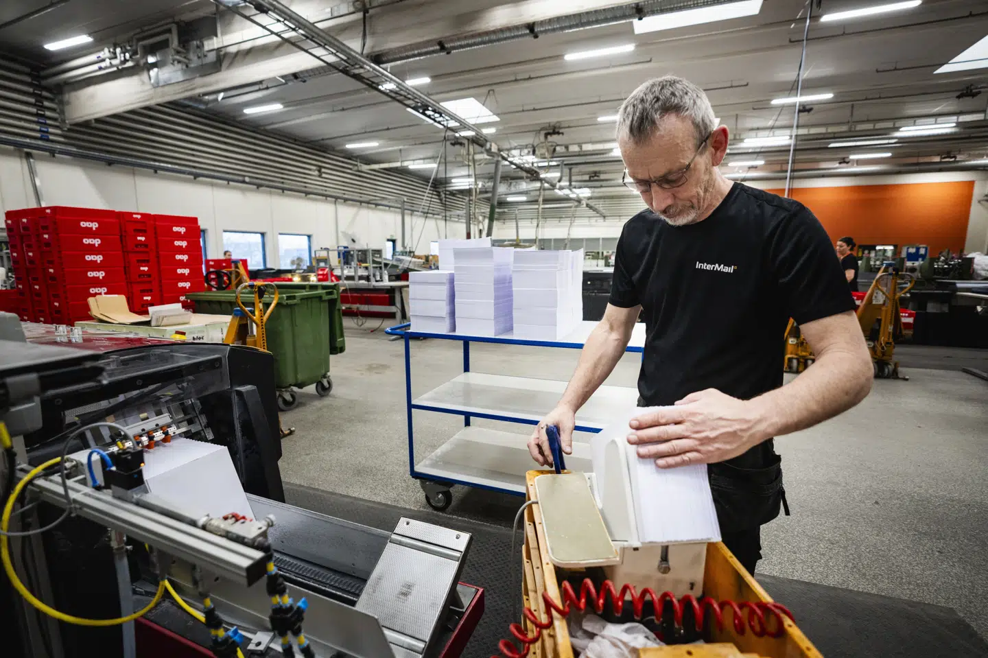 Virksomheden Intermail i Hvidovre er foran med trykningen af valgkortene. DAO går derfor i gang med uddelingen af de første kort i løbet af natten til torsdag.